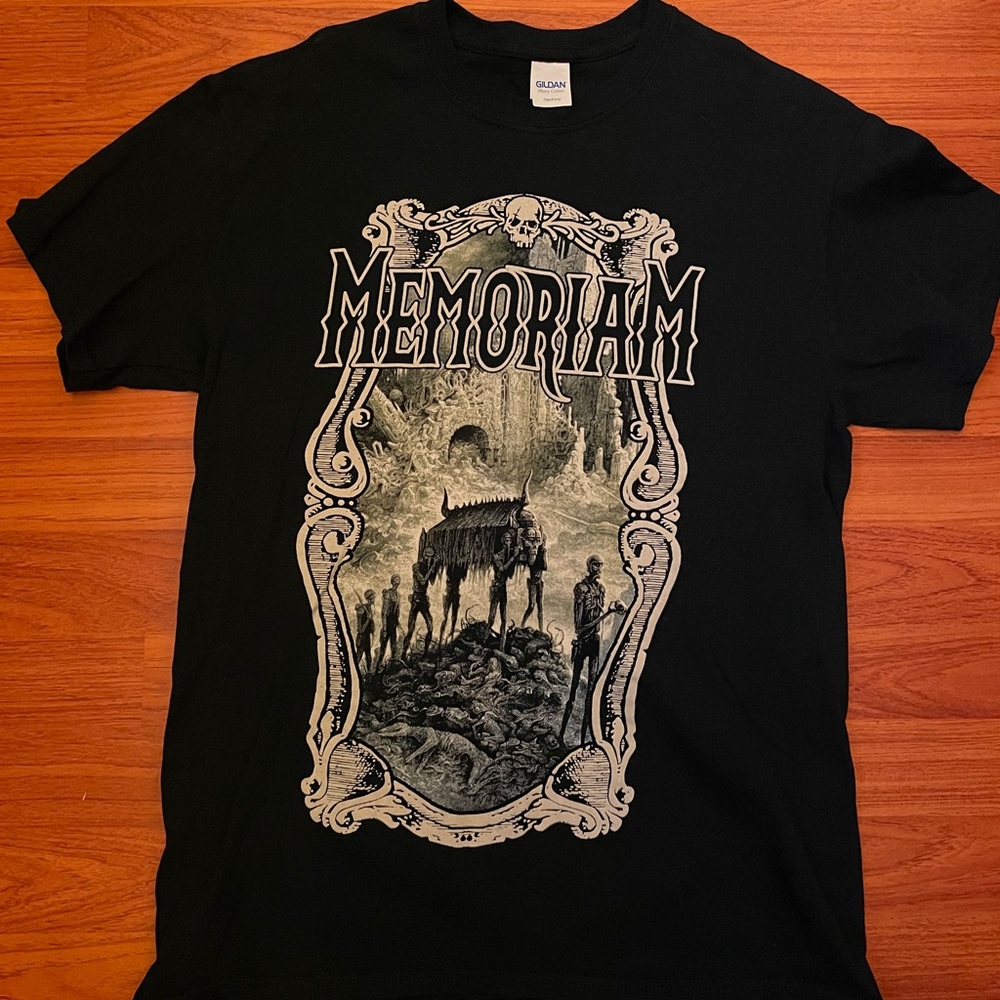 Memoriam Tee